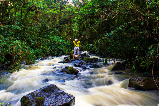 R&iacute;o Blanco en Lloa, Quito - Ecuador