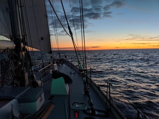 Obraz na płótnie Canvas sailboat at sunset