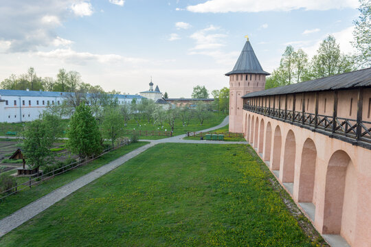 Walls of the Spaso-evfimiev monastery in Suzdal