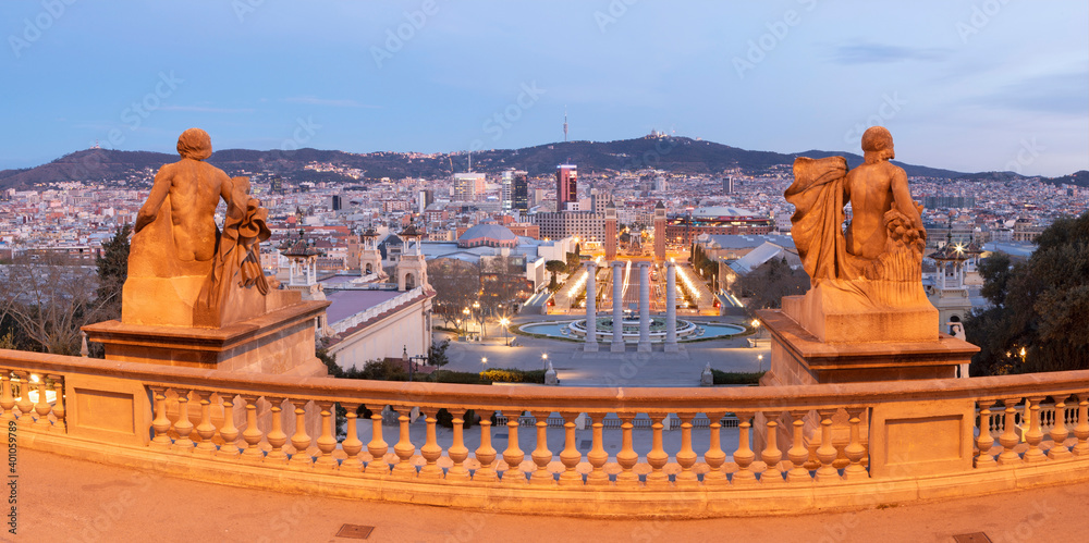 Wall mural Barcelona - The panorama from the Palace Real with the Plaza Espana at the dusk.