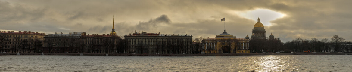 Fototapeta na wymiar St. Petersburg, morning panorama from the Neva river embankment, beautiful view of St. Isaac's Cathedral and the Admiralty, the English embankment and the Admiralty embankment