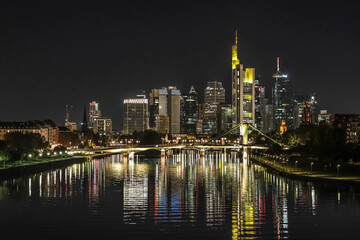 Fototapeta na wymiar Frankfurt Skyline bei Nacht