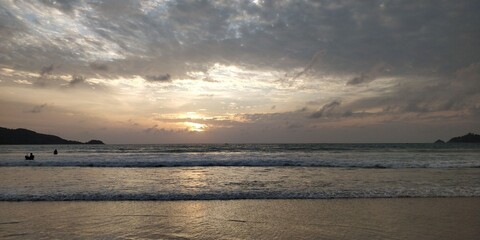 Fototapeta na wymiar Sunset on Patong Beach