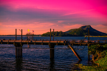 The background of the morning light, the wallpaper of the Twilight sky, the lake or the sea, is a natural beauty, seen between travel.