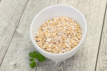Raw oats in the bowl
