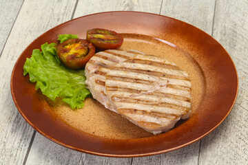 Grilled tuna steak with kumato