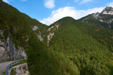 Fototapeta na wymiar Auf dem Sella di Somdogna Pass in Italien
