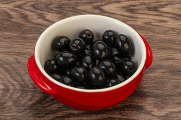 Black olives in the bowl
