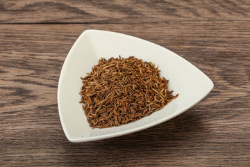 Dry zeera seeds in the bowl