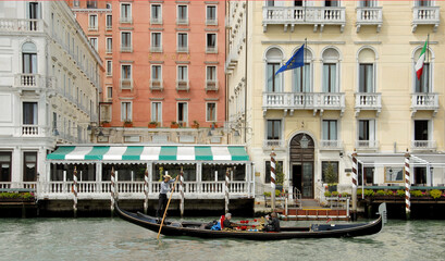 On the Grand Canal there are wonderful Venetian-style buildings; the Rialto fish market is a place of great charm.