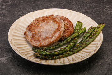 Grilled tuna steak with asparagus
