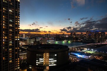 都会の夕焼け
