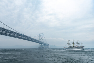 Fototapeta premium Die Naruto-Brücke zwischen Shikoku und Awaji