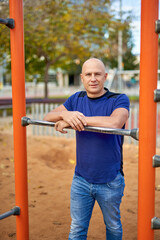 Obraz premium Portrait of a man on a street spot