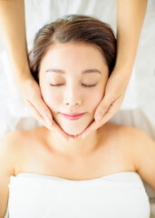 Obraz na płótnie Canvas relaxed beautiful Young woman enjoy massage in spa salon