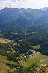 Vistas desde arriba del teleferico fuente dé en el parque nacional de picos de europa 