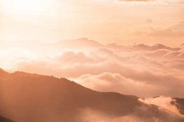 Lever de soleil sur la vallée