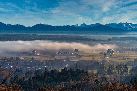 Erdfunkstelle Raisting mit Alpenpanorama