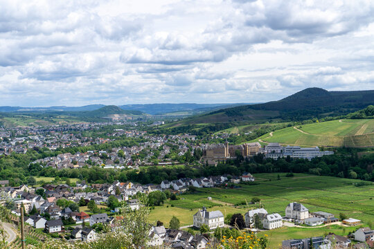 Wandern im Ahrtal &uuml;ber Ahrweiler auf dem Rotweinwanderweg