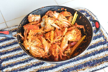 Kepiting rebus segar saus sambal - Crab stew in tomato sauce