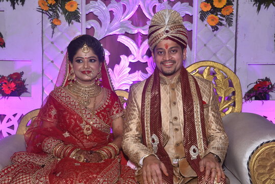 Beautiful Indian wedding couple on summer day Stock Photo - Alamy