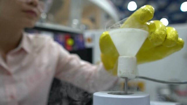 Researchers added liquid herium to scientific experiments, engineers used the equipment to work.