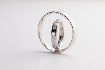 Trauringe aus Platin mit Brilliant