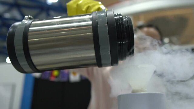Researchers added liquid herium to scientific experiments, engineers used the equipment to work.