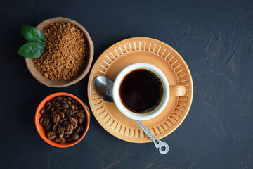 Obraz na płótnie Canvas Fresh aromatic coffee.Coffee beans and ground coffee in a Cup.