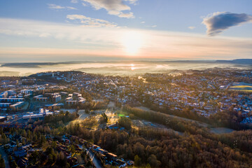 Obraz premium HDR or High Definition Ratio shot of Oslo, Norway. The sun is creating amazing light and colors. The photo is several photos merged together to bring out the high and low lights. 
