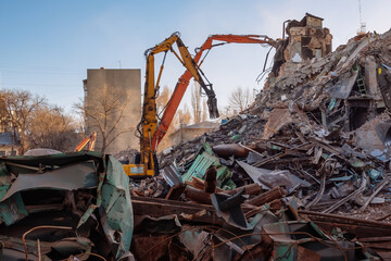 Process of demolition of old industrial building