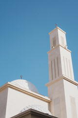 Fototapeta na wymiar Beautiful Mosque against blue skies