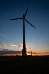 Obraz premium Windmill and sunset