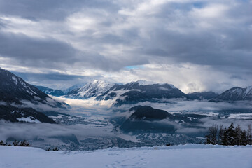 Fototapeta na wymiar Blick aufs Inntal und Mieminger Plateau im Winter