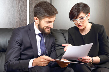 Fototapeta premium business partners in the office studying documents. advocacy and legal activity