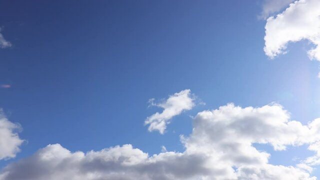 タイムラプスで撮影した切な青空と雲の変化