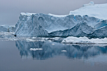 Fototapeta na wymiar Icebergs in Disko Bay, Ilulissat, West Greenland