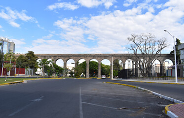Street view of the Guadalajara aqueduct on Montevideo avenue