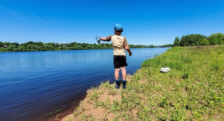Fototapeta na wymiar child fishing on a river