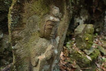 峠のお地蔵様。Old Trail with historical Stone Statue of Buddha. Trekking at mountain area, Japan. 