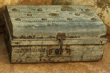 old metal trunk box