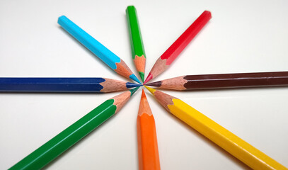 Naklejka premium Color pencils on white background