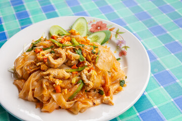 Stir-Fried Rice Noodles with Chicken