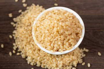 発芽玄米（炊く前の乾燥米）、栄養アップのためわずかに発芽させたもの