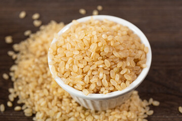 発芽玄米（炊く前の乾燥米）、栄養アップのためわずかに発芽させたもの