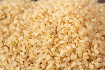 発芽玄米（炊く前の乾燥米）、栄養アップのためわずかに発芽させたもの