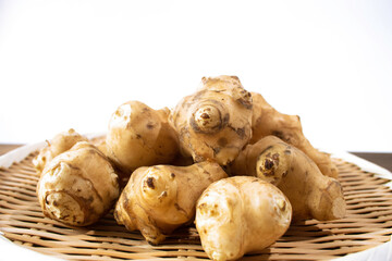 菊芋（キクイモ・きくいも）　学名：Helianthus tuberosus、日本、冬、イヌリンを含む健康野菜