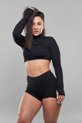 Obraz premium Curvy woman doing fitness exercises