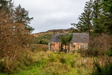Fototapeta na wymiar An old abandoned house in COunty DOnegal - Ireland