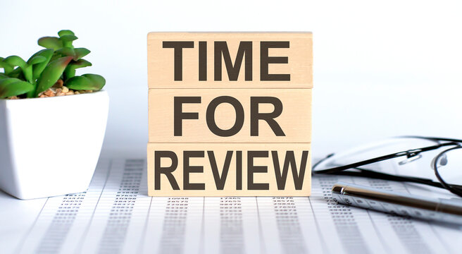 Time for review text on the wooden cubes on chart